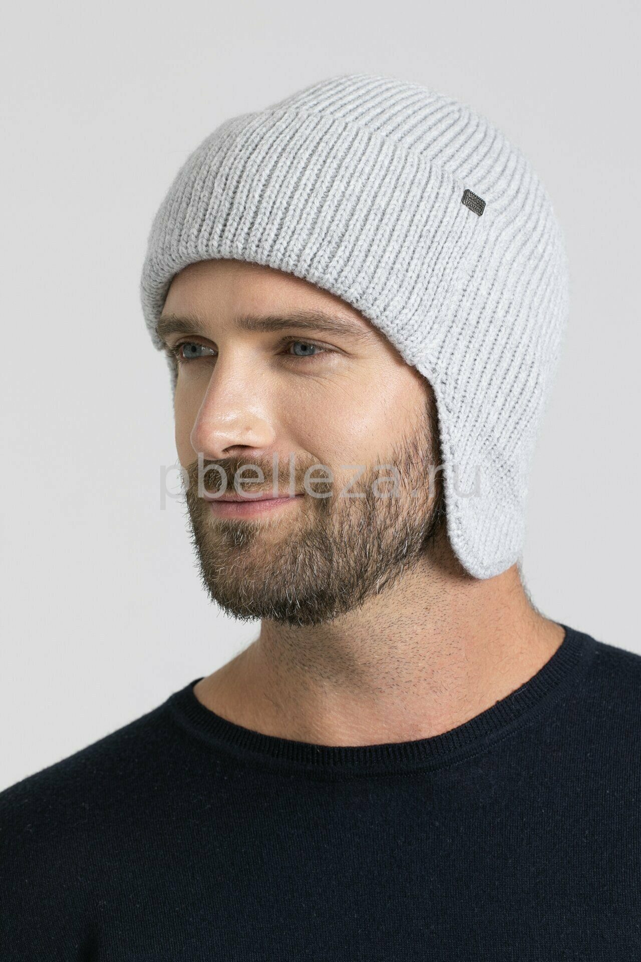 Мужская шапка-ушанка черная со спортивным логотипом